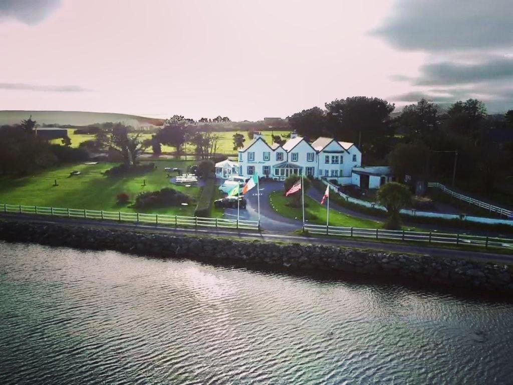 ホテル Milltown House ディングル エクステリア 写真